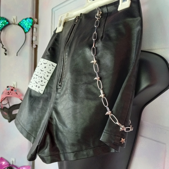 💥Host Pick! Ooak vegan leather spooky Bat Babe custom skort w pocket SOLD @shop - Picture 3 of 13